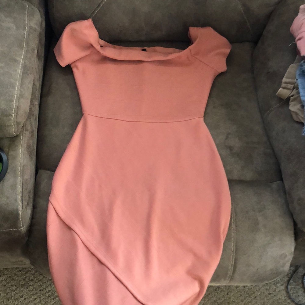 Women’s short sleeved bodycon dress.